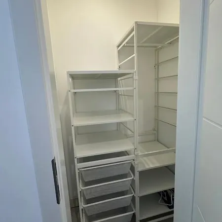 Modern Apartment, Just 5 Minutes To Downtown