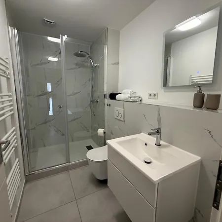 Modern Apartment, Just 5 Minutes To Downtown Appartamento