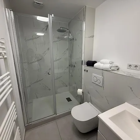 Modern Apartment, Just 5 Minutes To Downtown Daire