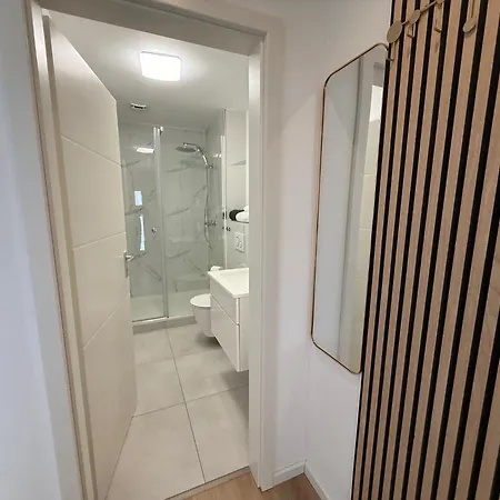 Modern Apartment, Just 5 Minutes To Downtown Nürnberg